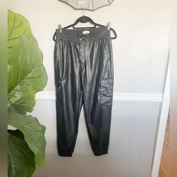 Abercrombie & Fitch Faux Leather Cargo Pants Black Women's Size Medium - Picture 1 of 12